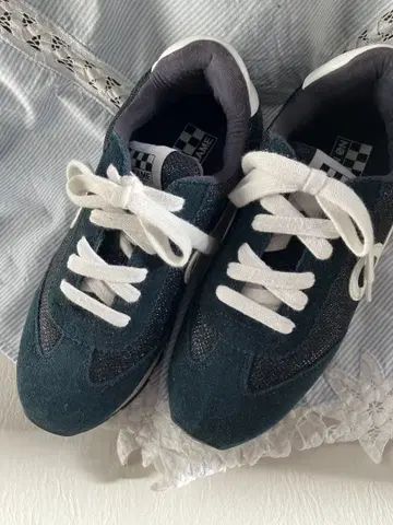 노네임 스니커즈 37