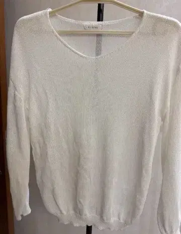 화이트 V넥 니트 긴팔