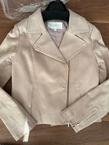 프로포션 바디 드레싱 베이지 라이더 자켓