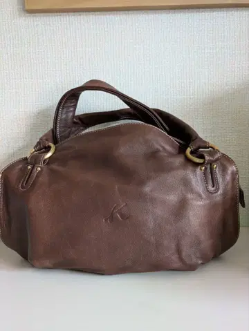 브라운 가죽 핸드백