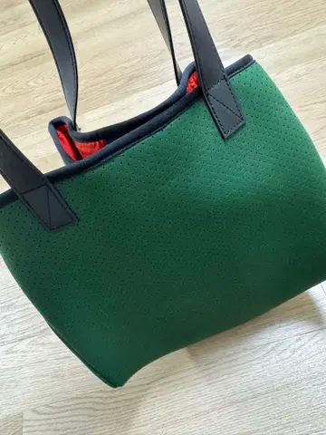 qbag paris 그린 퍼포레이티드 토트백