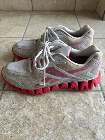 Reebok ZIG TECH 27.0cm 스니커즈