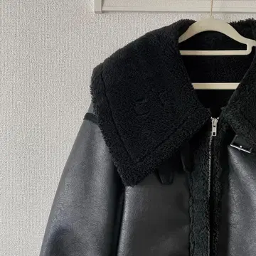 MURUA 오버 칼라 페이크 숏 무스탕