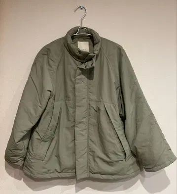 경량 보온 스탠드 카라 미들 코트 studio CLIP