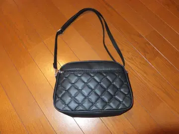 블랙 퀼팅 숄더백