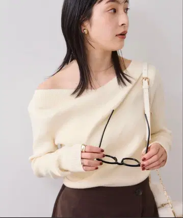 VIS 오프숄더 니트