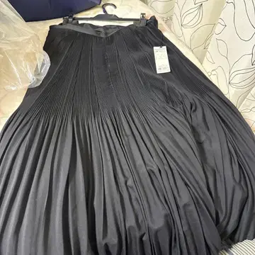 블랙 플리츠 롱 스커트