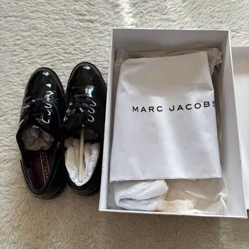 MARC JACOBS 블랙 로퍼