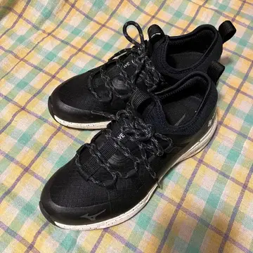 미즈노 웨이브 에보크 고어텍스 블랙 스니커즈