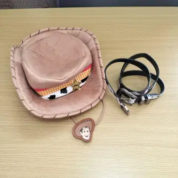 우디의 모자와 소 패턴 벨트 세트