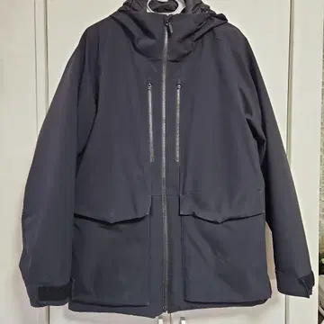 유니클로 블랙 다운 자켓 L 사이즈