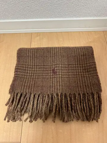 브라운 체크 무늬 머플러 울 계열