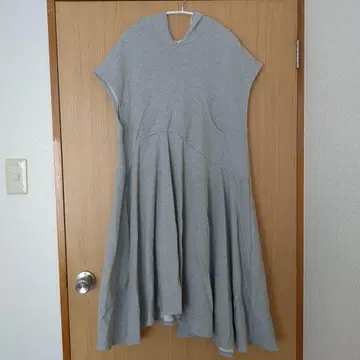 POPPY 비대칭 플레어 후디 드레스