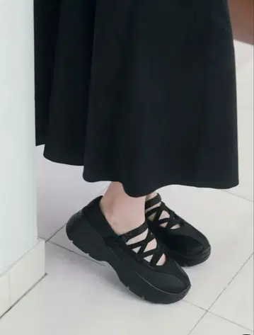 자라 새틴풍 스트랩 포함 발레리나 신발