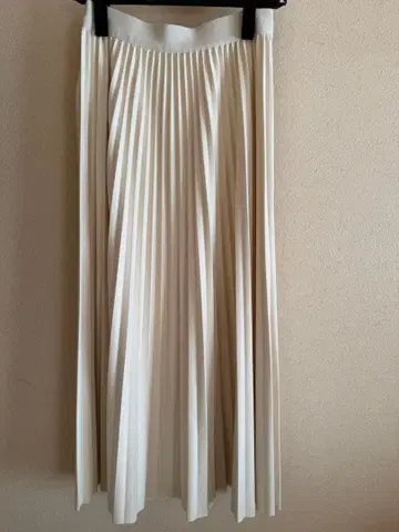 그레디 브릴리언트 컷 플리츠 스커트