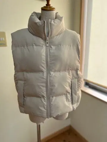 ZARA 아이보리 다운 베스트