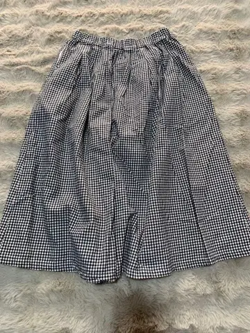 써니클라우드 블랙과 화이트의 깅엄 체크 플레어 스커트