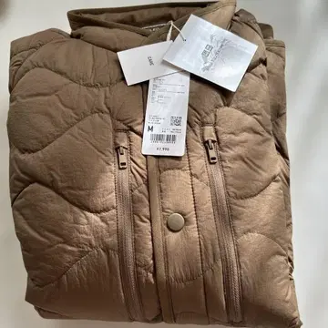 새상품 유니클로 리사이클 하이 브레드 다운 자켓 M