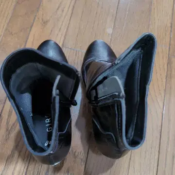 블랙 가죽 부츠 23 EE 지퍼 포함