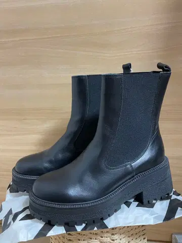 블랙 통굽 첼시 부츠