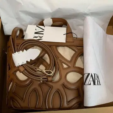 [ 새상품 ] ZARA 자라 브라운 컷워크 미니 토트백