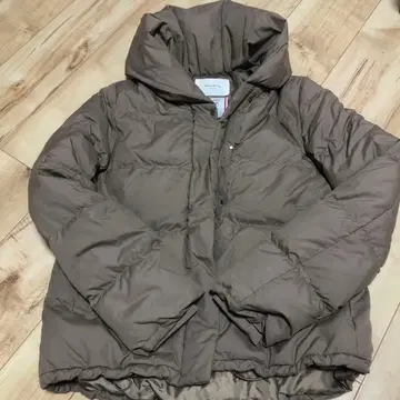 OPAQUE.CLIP 볼륨 컬러 뮬러 다운 자켓 브라운