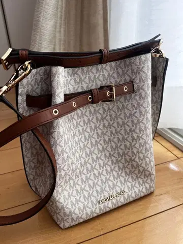 마이클코어스 숄더백 PVC 가죽 MK 시그니처 흰색 화이트