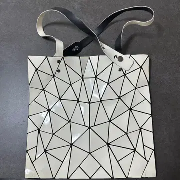 기하학 패턴 토트백 화이트 x 블랙