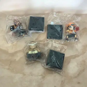 [원피스 제일복권] 흰 수염, 에이스, 조즈 각 1체