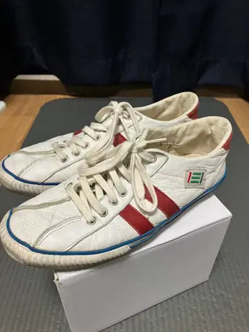 마카로니안 구제 의류 스니커즈