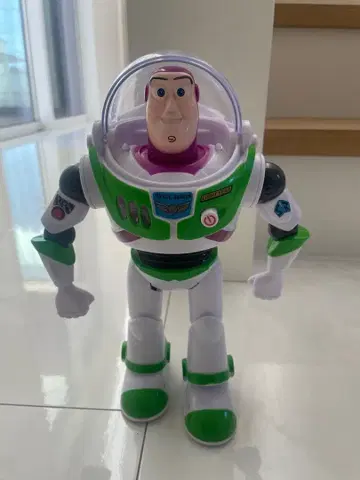 토이스토리4 버즈 라이트이어 피규어