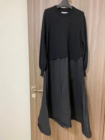 UNMINOU 블랙 도킹 원피스 니트 타프타