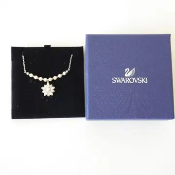 스와로브스키 x Disney 플라워 크리스탈 펄 펜던트