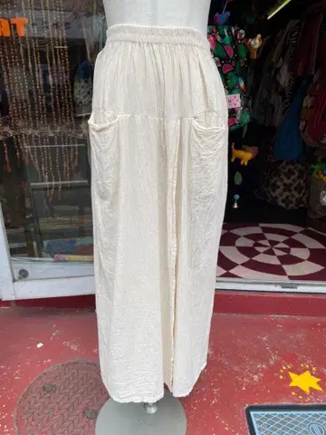 화이트 와이드 팬츠 사이드 포켓 포함