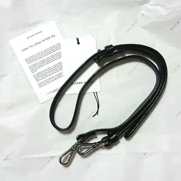 Wicker Wings 숄더 스트랩 블랙 가죽 소가죽 영국