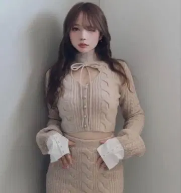 AND MARY 비비안 니트 리본 상의