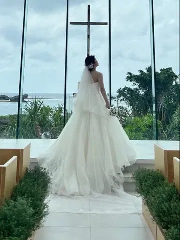 WITH A WHITE 롱 베일