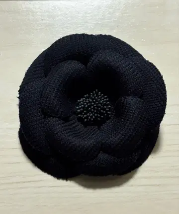 꽃 모양 브로치