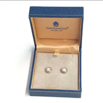 웨지우드 도금 귀걸이 꽃무늬
