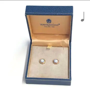 웨지우드 도금 귀걸이 꽃무늬