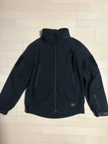 블랙 소프트쉘 밀리터리 자켓