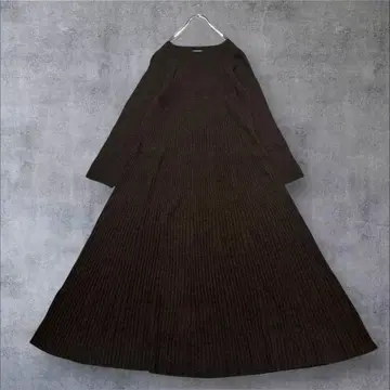 새상품급 뷰티앤유스 홀가먼트 리브 플레어 니트 원피스