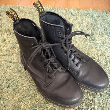 닥터마틴 블랙 8홀 경량