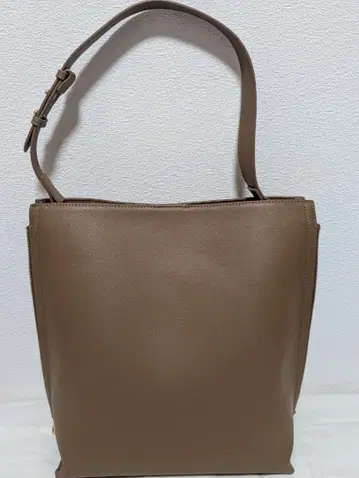 브라운 숄더백 사이드 지퍼 부착