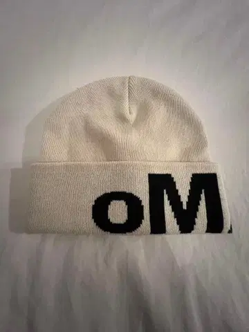 oMA 로고 니트 모자 크림색
