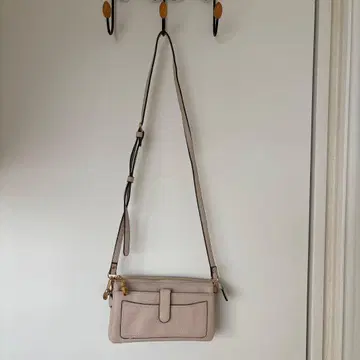 합성 피혁 숄더백