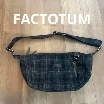 FACTOTUM 그레이 계열 체크 숄더백