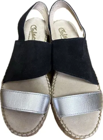 블랙과 실버 스웨이드 샌들