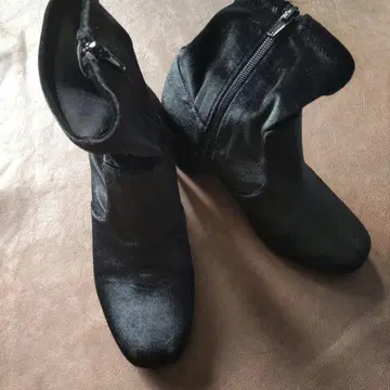 다케오 키쿠치 새틴 블랙 부티 7cm 힐