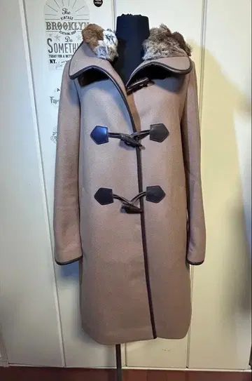 [ 새상품급 ] 뷰티앤유스 UA 베이지 더플 코트 퍼 카라 부착